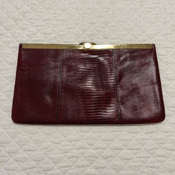 Ezra Vintage Oxblood Lizard-Embossed Leatger Clutch with Gold Chain - Picture 5 of 7
